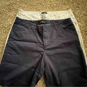 Lot of 2 Pairs of Women’s Lee Bermuda Shorts Size 18